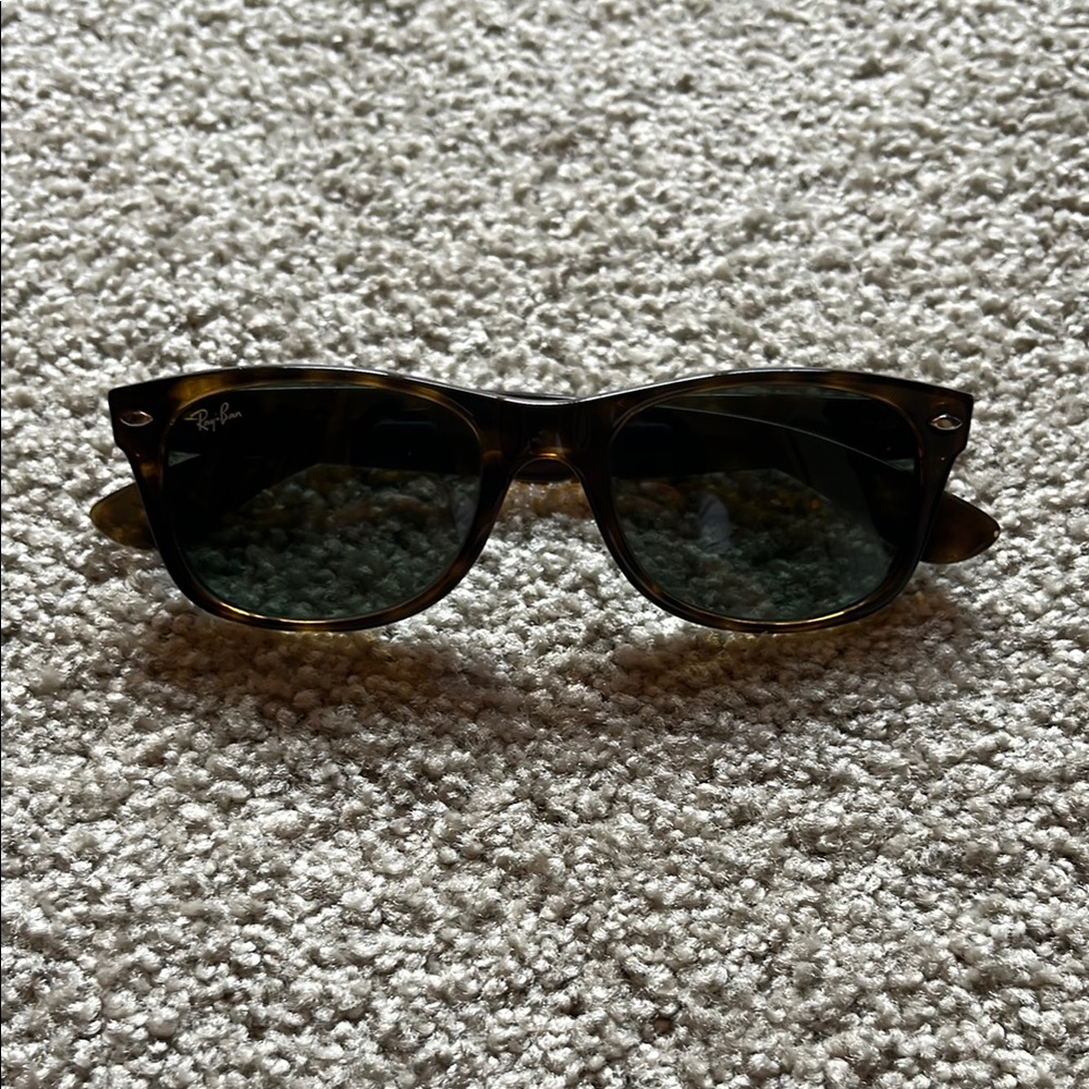 Ray-Ban Brown Wayfarer Sunglasses Classic Design